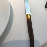 AMOUR - 切れ味の良さそうなナイフ