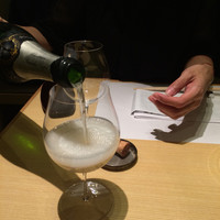 なにわ料理 有 - 【with美女の手】第1弾。
                今日も【withシャンパンボトル】で乾杯です。