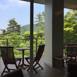 ラウンジ アゼリア - テラス席も気持ちよさそう