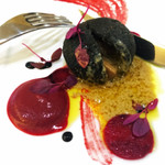 エクロール - 2017/6再々訪。ナイフを入れればごらんの有様。中はフォアグラ、こいつはあられもない。どうして平静でいられようか。