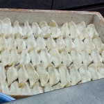 小洞天 - 餃子の仕込み中。