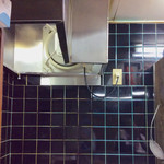 小洞天 - 何げに換気扇付近も綺麗だ。素晴らしい。