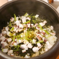 日本料理 晴山 - イカと海苔と三つ葉の炊き込みご飯