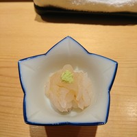 鮨 さいとう - (2017年7月　訪問)白海老。綺麗な色味の白海老でした。ねっとり食感と甘みが美味しい。