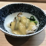 たこつぼ - 小柱と鳥貝の本ニシ(赤ニシ貝)の酢の物