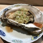 たこつぼ - 岩牡蠣と見紛う立派な身質