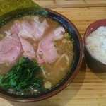 秋葉原ラーメン わいず - ラーメン、ライス