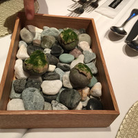ルカンケ - 苔むした小石に見立てたパン。竹墨が練りこんであるそう。