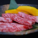 旨味 - 精肉卸直営店だから、いつでも新鮮なお肉がリーズナブルな価格で楽しめます。