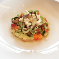 フィリップ・ミル 東京 - ヤリイカと黒オリーブの軽いソテー　香味野菜のマリネ　レモンの香り
