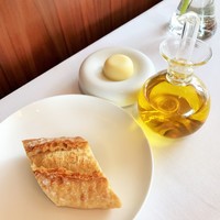 フィリップ・ミル 東京 - バゲットとバター、オリーブオイル