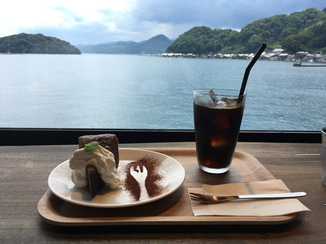 INE CAFE (イネカフェ)>