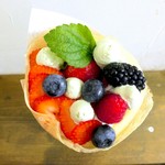 クレープリー チロル - 4種のフレッシュベリー＆レアチーズ