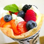 クレープリー チロル - 4種のフレッシュベリー＆レアチーズ