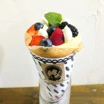 クレープリー チロル - 4種のフレッシュベリー＆レアチーズ