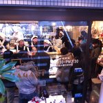 ツマガリ - 2011.2.13(日)バレンタイン前日にて、店内はごったがえしてます。