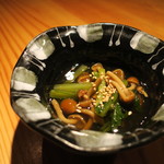 鈴しろ - ナメコと小松菜の煮浸し