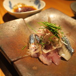 鈴しろ - 秋刀魚の刺身　胡椒醤油
