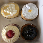 アボンドンス - 本日2回目(お店の目の前で食し、10分後に再購入)