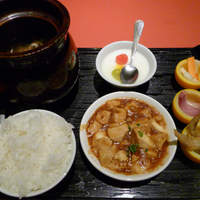 金香楼 - ランチの１番、鳥と大根の壷スープ＋豆腐煮込み