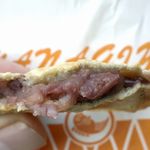 柳屋 - お腹の部分は少々生地が柔らかめですが、尻尾の部分はまさにバリバリ食感。尾の先の部分まであんこがたっぷりなのも嬉しいところです。