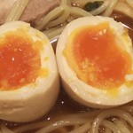 舎鈴 - 味玉はこんな感じ