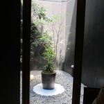 Yakiniku Shinuchi Kagurazaka - お部屋からの中庭