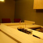 Sushi Kissui - 檜の白木カウンター