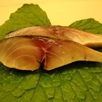 鮨 生粋 - 締め鯖の炙り