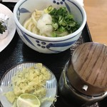 手打ちうどん 西村 - すだちを絞ってき醤油をサッとかけ