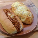 PETI BLANC - 焼きそばパン、ゴマチーズパン