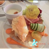 コット ア コット - 前菜　フォアグラのムースミルフィーユ仕立・生ハムサラダ・パプリカのムース・ビシソワーズ
