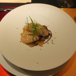 エクアトゥール - 飯蛸と墨烏賊煮 コンソメと蜆のジュレ 烏賊の塩辛のソース 芽葱添え1