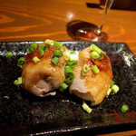 アルジャーノン シンフォニア - 帯広風豚バラ巻きおにぎり（2個￥1080）。甘辛い味付けが、ウイスキーにぴったり合う♪