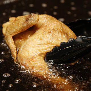 Specialty: “Fried chicken” prepared in-house by hand