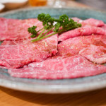 炭焼 金竜山 - 中カルビ