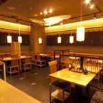 有楽町うまやの楽屋 - 店内メインフロア。