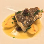 カーサ・デル・チーボ - 本日の鮮魚とじゃが芋、黒オリーブの白ワイン煮込み（この日は、黒ソイ）