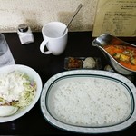 からゐ屋 - サラダ、スープ、ご飯、ミックスラムカリー