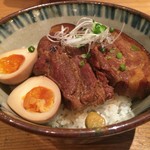 日比谷琥白 - 充実の丼