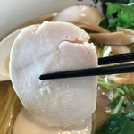 中華そば 田家 - 鶏チャーシューのアップ