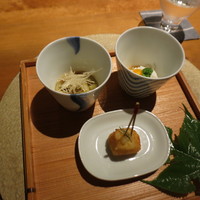 六雁 - 前菜3種盛　長芋そうめん　加減酢黄身酢 　焼き茄子のお浸し針生姜 　桃のフライ