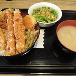 鎌倉橋 天次郎 - 天次郎丼の梅とお味噌汁、サラダ