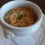 レストラン キャロッツ - 熱々のオニオングラタンスープ