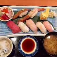 いけす無門 新宿 - にぎり寿司御膳 税込1,000円