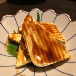 地酒と個室居酒屋 とく山 新橋本店 - クリームチーズの越後味噌漬け