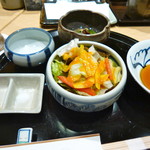 銀座 天一 横浜高島屋店 - サラダとか、キュウリとクラゲの和え物とか
