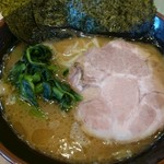 横浜ラーメン 北村家 - ラーメン(680円)