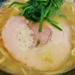 家系ラーメン 幸家 - バラのチャーシューは食感しっかり。