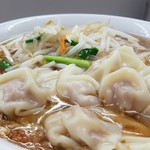 中華麺店 喜楽 - ワンタンに接近